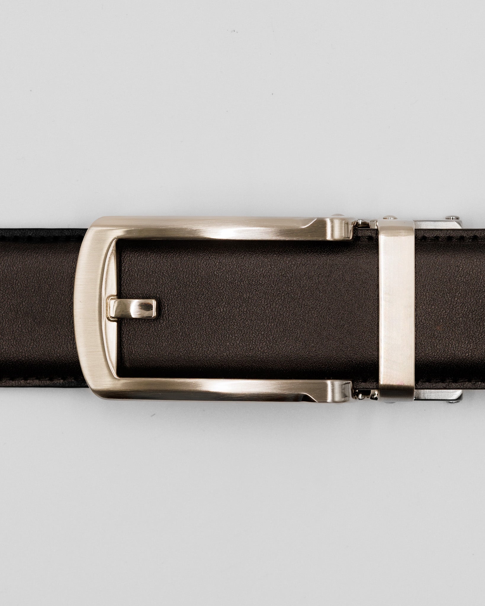 Casual bæltespænde i mat sølv til herrebælte